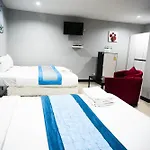 Golden Star โรงแรม 3*