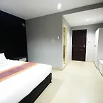 โรงแรม Golden Star