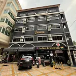 Golden Star โรงแรม 3*