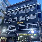 Golden Star โรงแรม 3*