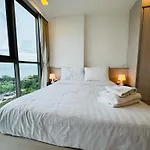 Cozy Ocean Hideaway 400M To Beach & Fast Wi-Fi อพาร์ทเม้น