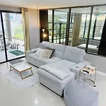 Sun And Moon House Villa *