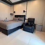 Cloud9 Reloaded โรงแรม *
