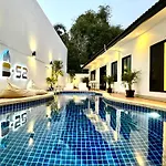 B52 Pool Villa Pattaya