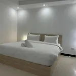 B52 Pool Villa Pattaya