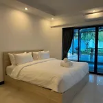 B52 Pool Villa Pattaya