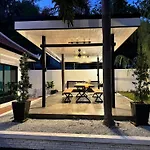 B52 Pool Villa *