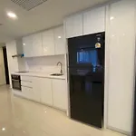 New! Huge - Jacuzzi & Pool Access - Grand Avenue อพาร์ทเม้น Pattaya