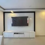 New! Huge - Jacuzzi & Pool Access - Grand Avenue อพาร์ทเม้น *