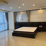 New! Huge - Jacuzzi & Pool Access - Grand Avenue