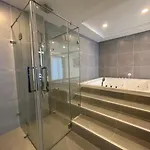 New! Huge - Jacuzzi & Pool Access - Grand Avenue
