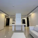 New! Huge - Jacuzzi & Pool Access - Grand Avenue อพาร์ทเม้น Pattaya