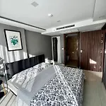 Grand Avenue อพาร์ทเม้น
