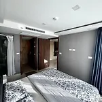 Grand Avenue Apartment