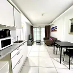 1 Bedroom Tropical Garden Pets Friendly 218a