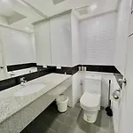 อพาร์ทเม้น 1 Bedroom Tropical Garden Pets Friendly 218a