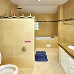Pool 5bedroom Cosy Big Area Close To The *