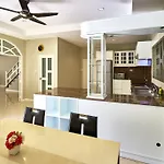 Pool 5bedroom Cosy Big Area Close To The *
