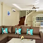 วิลล่า Pool 5bedroom Cosy Big Area Close To The