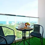 Grande Carribean L Guest Friendly L Seaview Pool View In อพาร์ทเม้น *