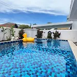 Relax Pool Near Walking Street,jacuzzi ,bbq 5bed 6bath House54 วิลล่า *
