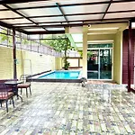 Warisa Happy Pool Near วิลล่า Pattaya