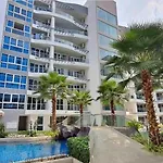 Grand Avenue Apartment