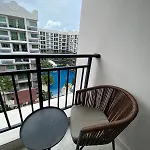 อพาร์ทเม้น Famous With Pool