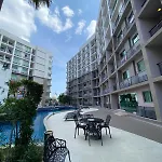 อพาร์ทเม้น Famous With Pool