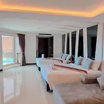 Hotel Vareena Palace
