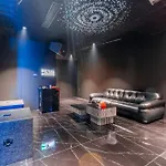 T M L-urban Exquisite Pool -4 Bedrooms & 6 Bathrooms - Private Ktv - Prime Location -family & Group *