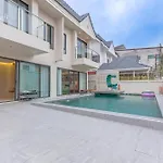 T M L-urban Exquisite Pool -4 Bedrooms & 6 Bathrooms - Private Ktv - Prime Location -family & Group