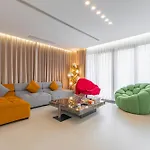 Villa T M L-urban Exquisite Pool -4 Bedrooms & 6 Bathrooms - Private Ktv - Prime Location -family & Group Pattaya