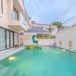T M L-urban Exquisite Pool -4 Bedrooms & 6 Bathrooms - Private Ktv - Prime Location -family & Group Villa Pattaya