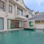 T M L-urban Exquisite Pool -4 Bedrooms & 6 Bathrooms - Private Ktv - Prime Location -family & Group Pattaya