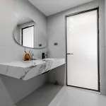 T M L-urban Exquisite Pool -4 Bedrooms & 6 Bathrooms - Private Ktv - Prime Location -family & Group Villa *