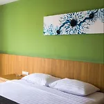 โรงแรมรอยัลพาเลซ 3* Pattaya