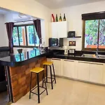 Wowland Luxury Pool Walking Street Villa