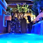 Hideland Luxury Pool Walking Street Villa
