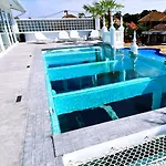 Starland Luxury Pool Walking Street * Pattaya