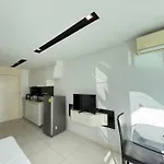 Center By K Apartment