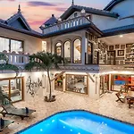 Potterland Luxury Pool Walking Street วิลล่า Pattaya