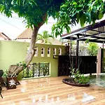 Warisa Happy Pool Near