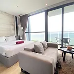 อพาร์ทเม้น Stunning Sea View -next To