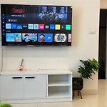 Park Royal 3, Pratamnak Soi 6, * Pattaya