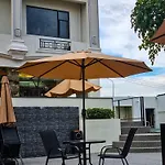 Man Tony Hotel
