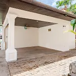 Villa G Thai Pool