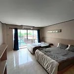 Peter's House2 Five Minutes To The 3* Pattaya