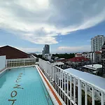 อพาร์ทเม้น Cozy Near The Sea *