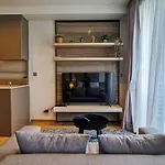 อพาร์ทเม้น Sea View Great Location *